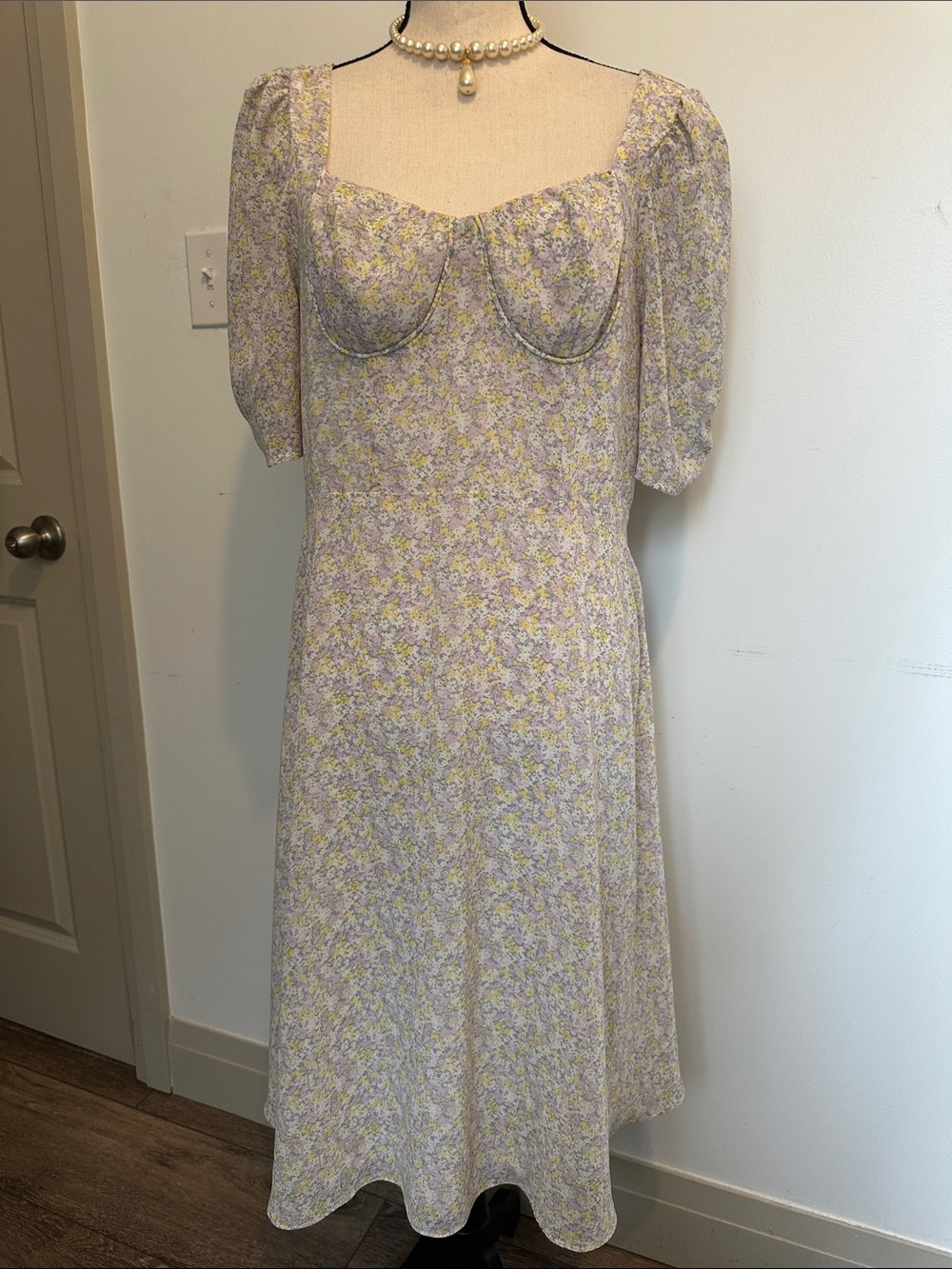 Suzy Shier Floral Puff-Sleeve Midi Dress in Lavender and Yellow Large - Picture 2 of 9